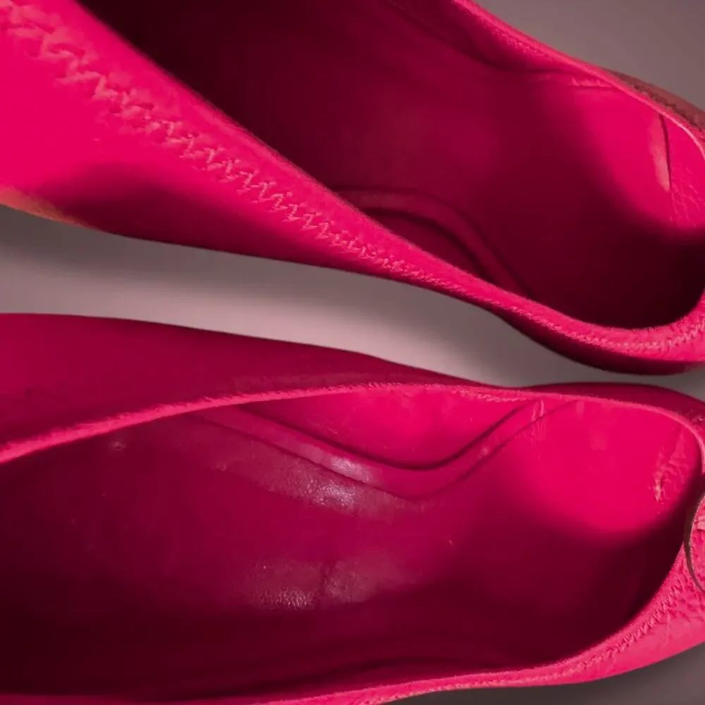 Size 8 TORY BURCH Sally Peep Toe Pink Tumbled Leather Wedge Leather Logo Detail - Picture 10 of 13
